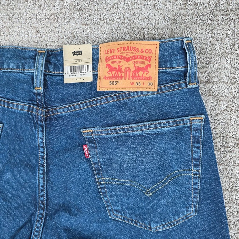 Levis 505 Regular Fit Jeans Mens 33x30 Blue Denim Straight Leg NWT Medium Wash